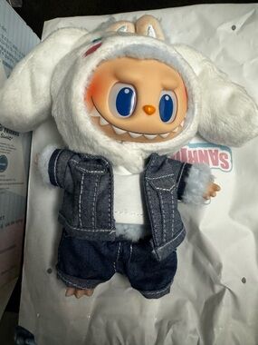 Hello Kitty x Labubu Cinnamon Roll